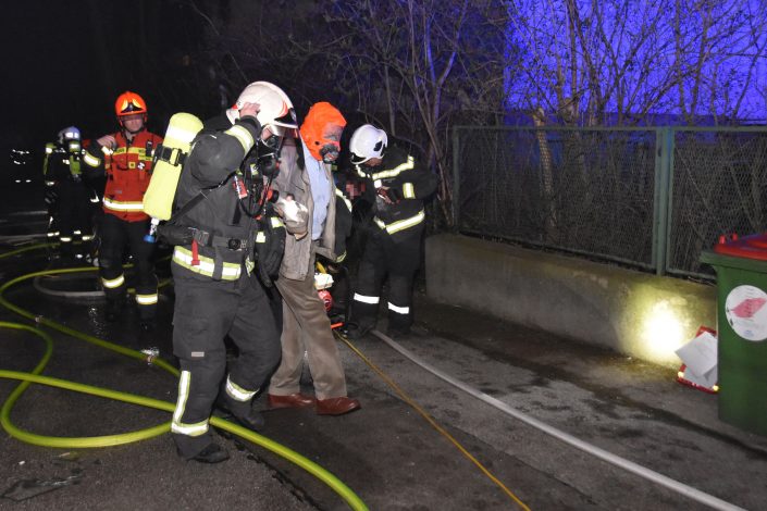 Brand nach Explosion Ein Todesopfer und mehrere Verletzte nach Explosion
