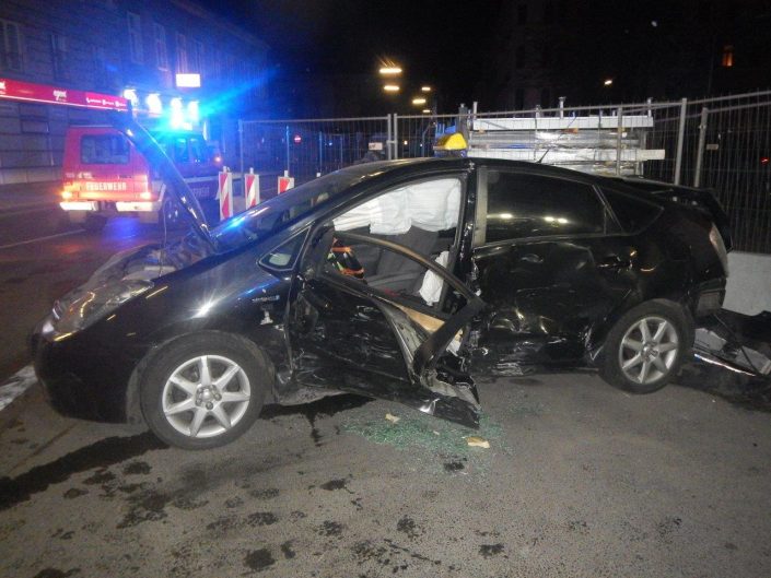 Verkehrsunfall PKW Zwei Verletzte nach Verkehrsunfall in Wien-Favoriten