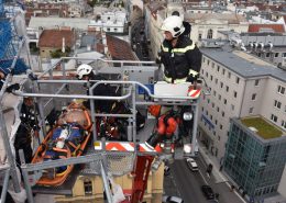 Bauarbeiter kollabiert - Menschenrettung aus luftiger Höhe