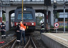 Fahrgäste nach Leitungsschaden in Zug eingeschlossen