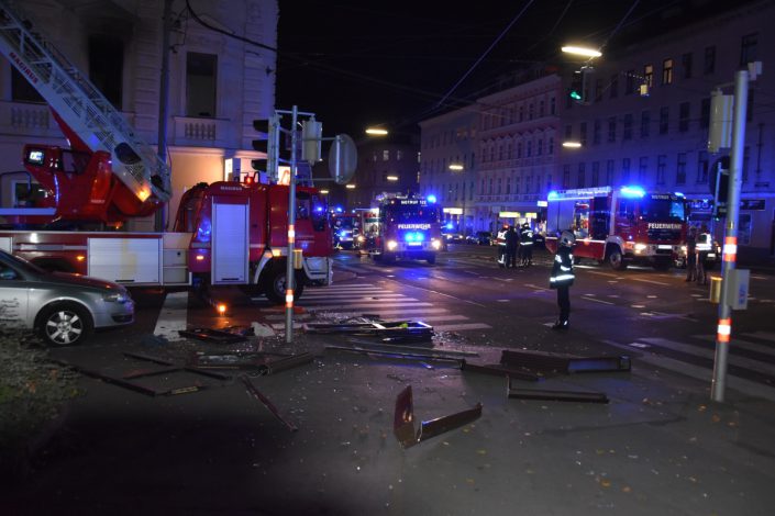 Brand nach Explosion Fünf Verletzte nach Explosion in einem Wohnhaus