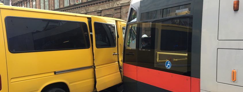 Verkehrsunfall mit Straßenbahn