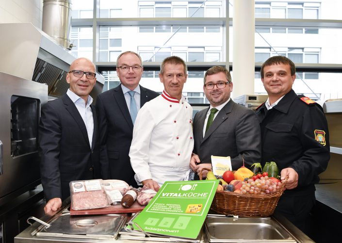Vitalküche Manfred Höllerschmid, LH-Stv. Dr. Stephan Pernkopf, Herbert Schreiblehner, Landesrat DI Ludwig Schleritzko und FF-Schulleiter Ing. Franz Schuster
