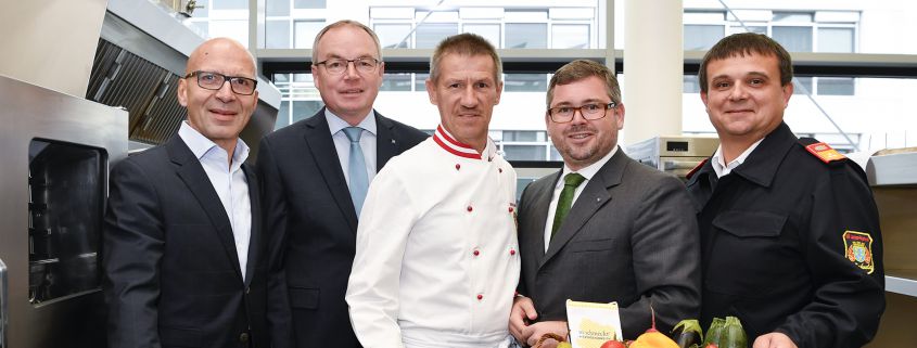 Manfred Höllerschmid, LH-Stv. Dr. Stephan Pernkopf, Herbert Schreiblehner, Landesrat DI Ludwig Schleritzko und FF-Schulleiter Ing. Franz Schuster