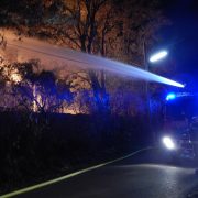 Brand eines Strohlagers - umfangreiche Löscharbeiten erforderlich