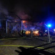 Brand eines Strohlagers - umfangreiche Löscharbeiten erforderlich