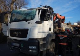 Lkw rammt mit Ladekran ehemalige Bahnunterführung – ein Verletzter