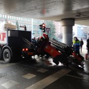 Verschätzt - Lkw kracht gegen Brücke