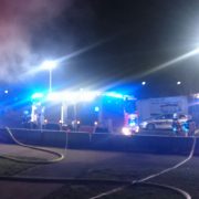 Brand im Kleingartenverein – Feuerwehr mit vier Löschleitungen im Einsatz