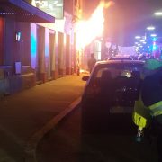 Offener Geschäftsbrand