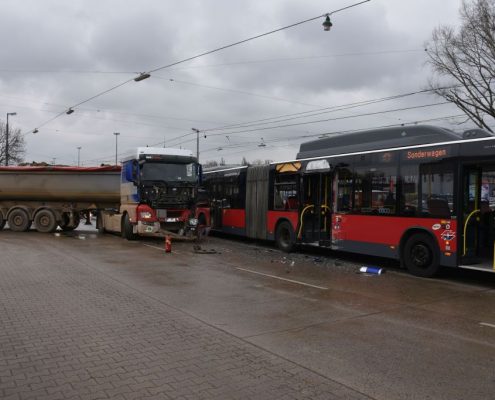 Wien-Donaustadt: zahlreiche Verletzte bei Unfall mit Linienbus und