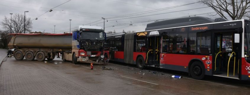 Wien-Donaustadt: zahlreiche Verletzte bei Unfall mit Linienbus und