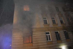 Ein Todesopfer und mehrere Verletzte nach Explosion