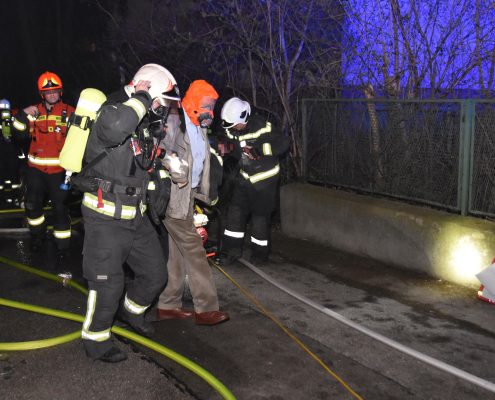 Ein Todesopfer und mehrere Verletzte nach Explosion