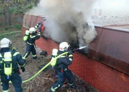 Drei Verletzte nach Brand in ehemaligen Freizeitzentrum in Wien-Oberlaa