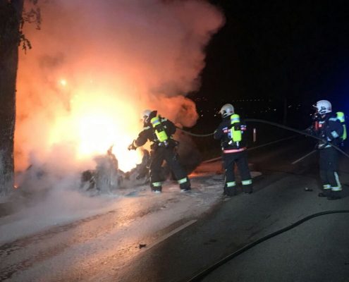 Pkw nach Unfall ausgebrannt