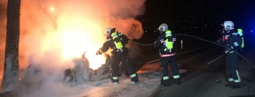 Pkw nach Unfall ausgebrannt