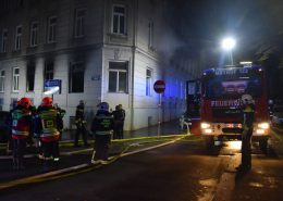 Räumung eines Wohnhauses wegen Brand im Erdgeschoß