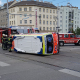 Rettungsauto bei Unfall umgestürzt – mehrere Verletzte