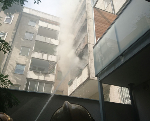 Vollbrand eines Zimmers in Wohnhaus in Wien-Landstraße