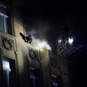 Wohnungsvollbrand – Menschenrettung mit Drehleiter