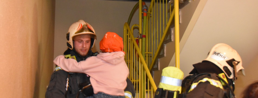 Wohnungsvollbrand nach Verpuffung