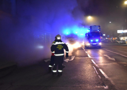 Berufsfeuerwehr Wien löscht Brand in ehemaligen Einkaufszentrum in Floridsdorf