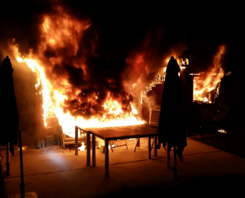 Gebäudevollbrand in Kleingartenanlage