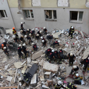 Berufsfeuerwehr Wien im Großeinsatz nach Haus-Teileinsturz