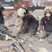 Berufsfeuerwehr Wien im Großeinsatz nach Haus-Teileinsturz